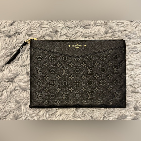 Louis Vuitton Daily Pouch - Picture 2 of 7